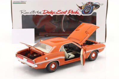 1970 DODGE CHALLENGER R/T 1/18 scale DIECAST CAR GREENLIGHT 13630
