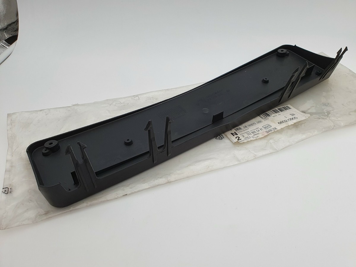 Mercedes W202 Kennzeichenhalter Stoßfänger A2028850481 Blende 