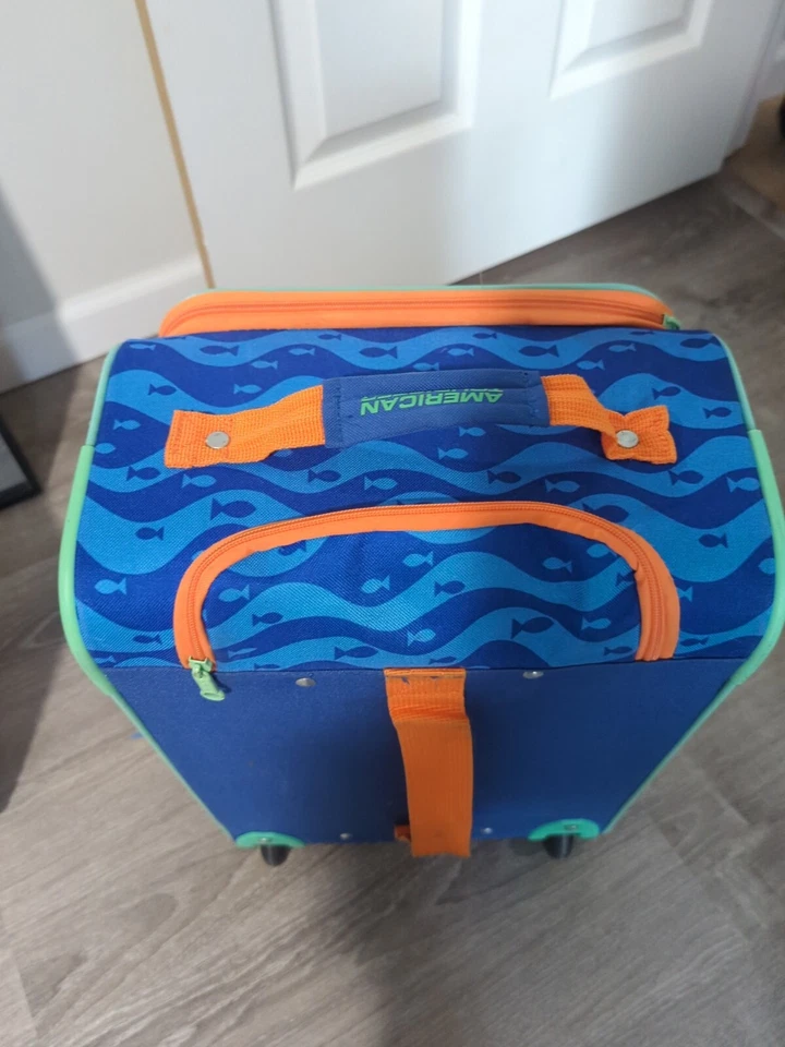 Maleta de mano American Tourister Disney Finding Dory Softside 20"  Foto 4 de 4