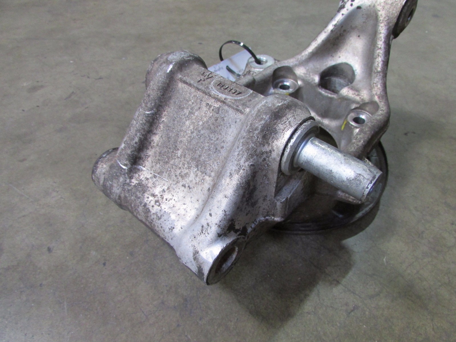 Maserati Coupe, Spyder, LH, Left Rear Knuckle/Stub, w/out Hub, Used, P/N 183590