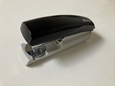 LEITZ Heftgerät schwarz, Hefter Tacker Nexxt 5500, Heftleistung: 30 Blatt