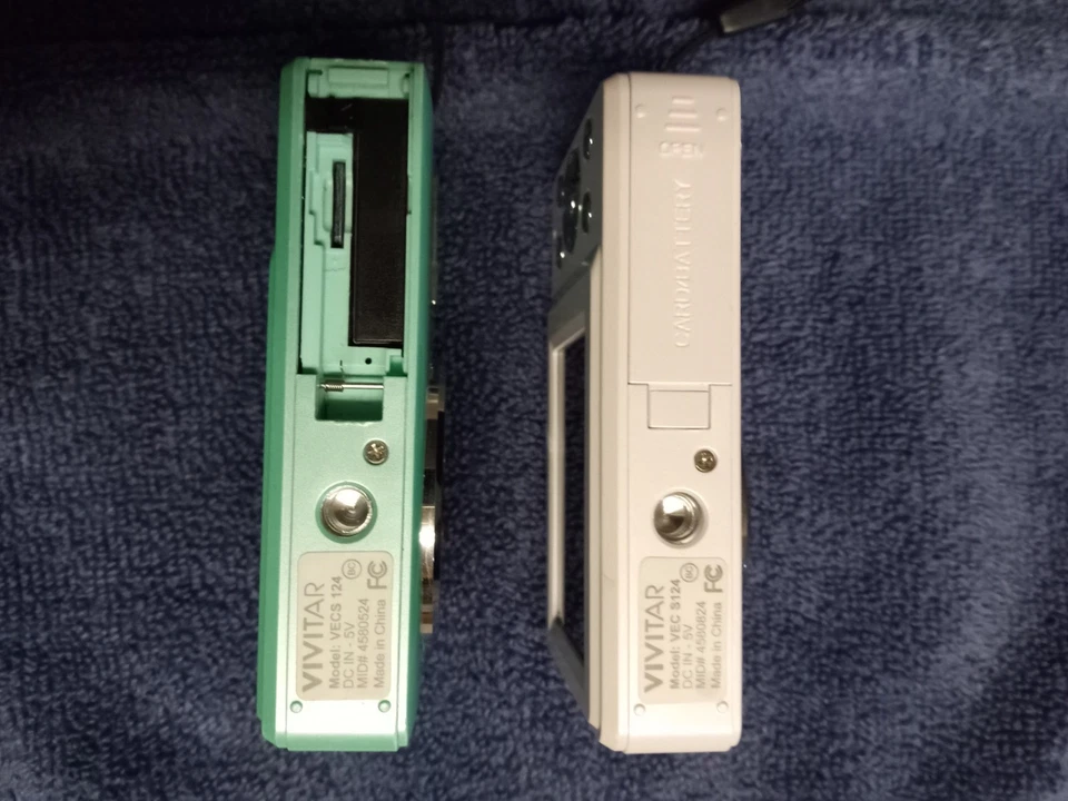 2 Cameras - Mint Green and White Vivitar VEC S124 Vivitar Popsnap Digital Zoom  - Image 4 of 4