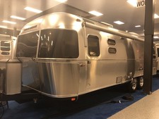 2026 Airstream Classic 28RBT
