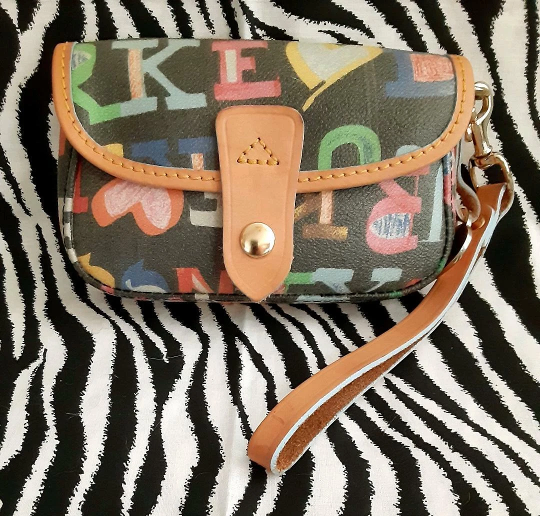 Dooney and hotsell bourke wristlet