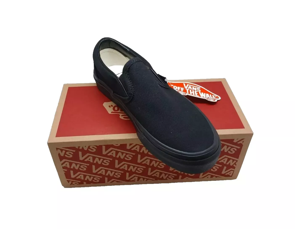 Vans Unisex UA Classic Slip-On, Black / Black - US Shoe Size 6.5 Women / 5.0 Boy