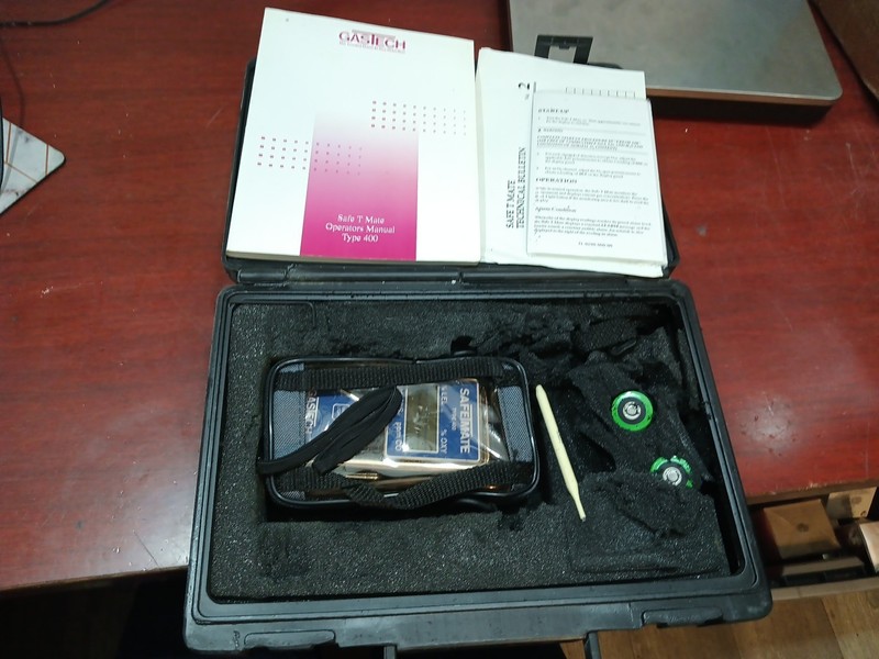 Gastech SAFETMATE Type 400 Personal Oxygen Gas Monitor w/Case & Instructions