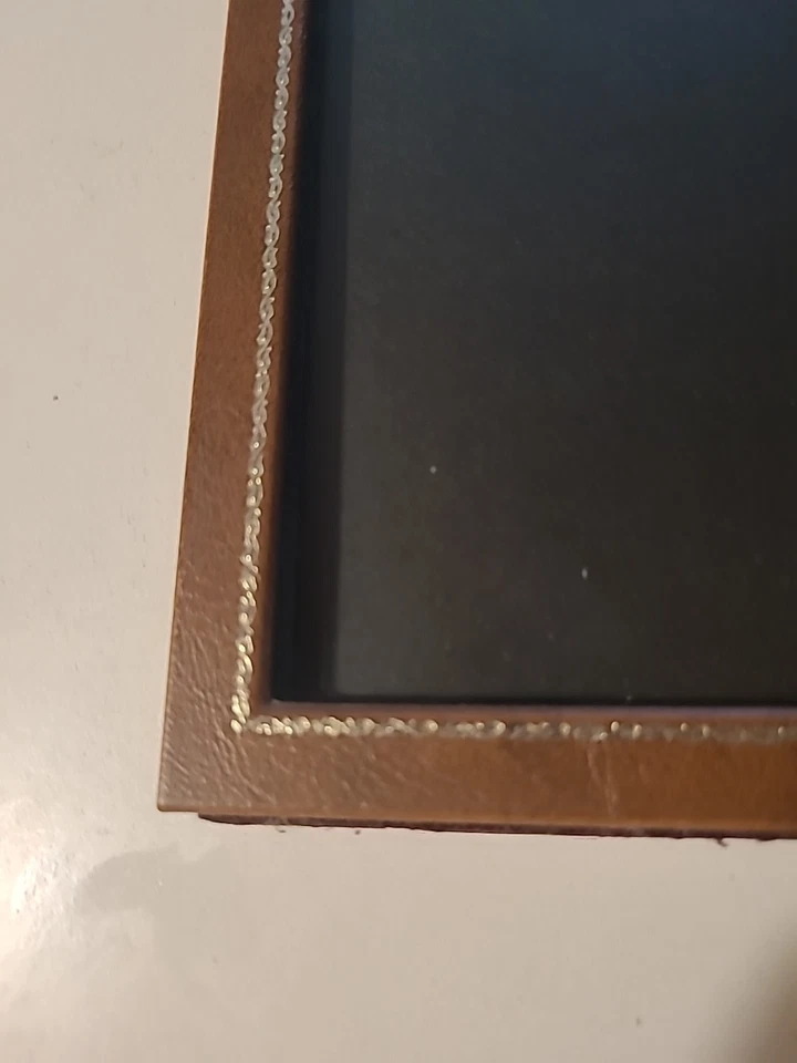 Marco De Colección - Documento Fotográfico 8"x10" Metal Marrón Cuero Acabado Terciopelo Trasero Foto 2 de 4