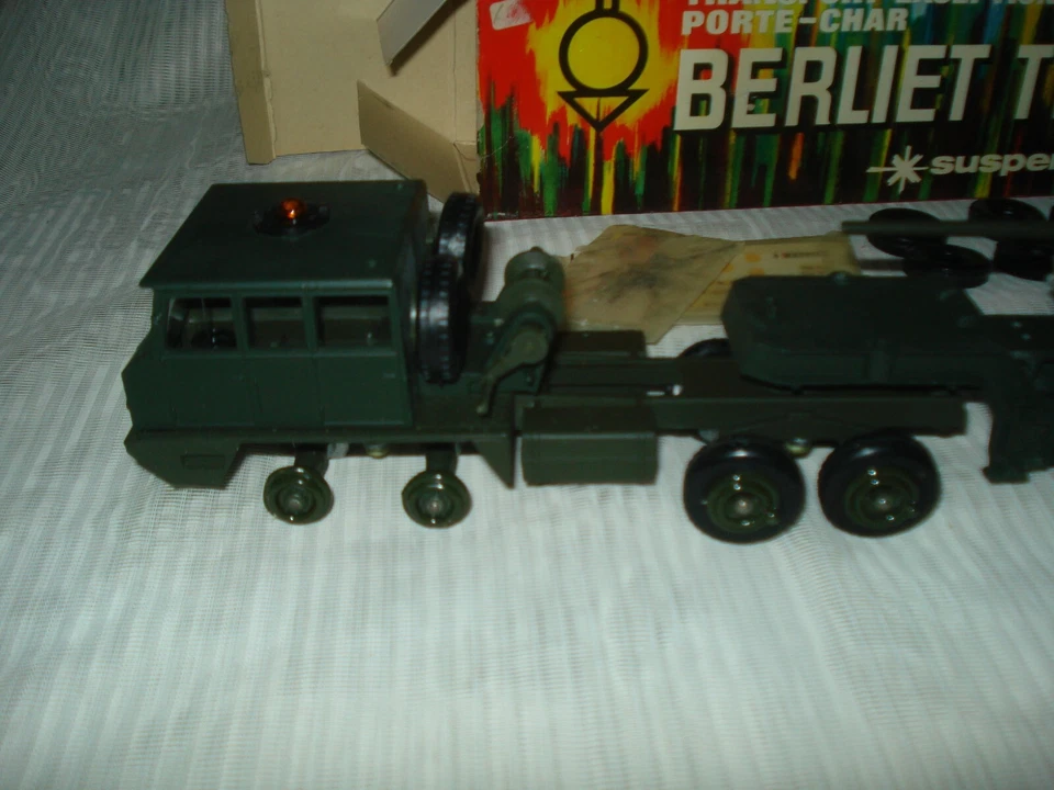 SOLIDO 211 bis : Tracteur Berliet T12 porte char avec char - neuf boîte origine - Photo 2/4