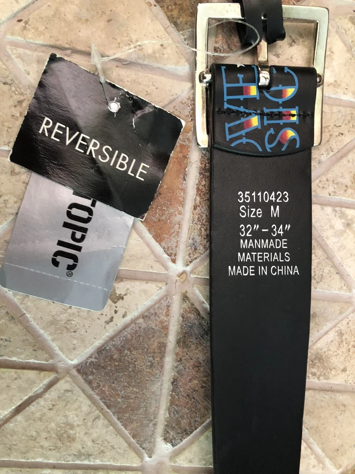 NOVO HOT TOPIC M Cinto Reversível Love Sick - Caveira e Flores / Preto 32"-34" - Imagem 3 de 3