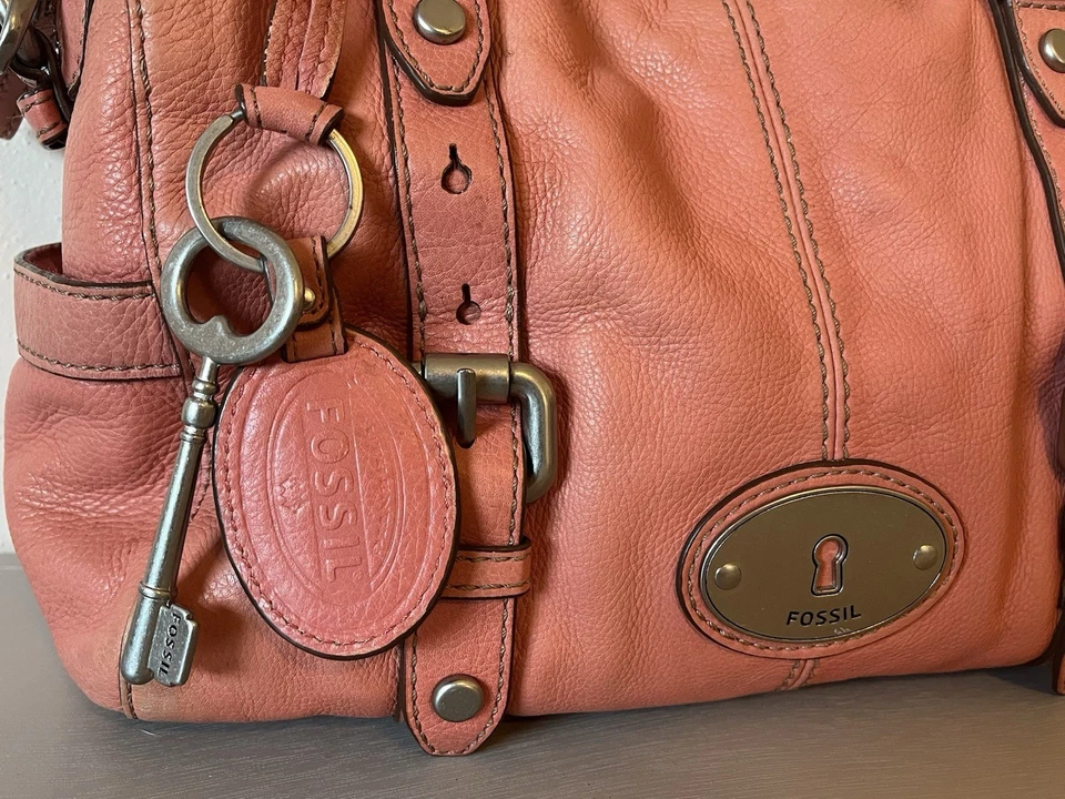 Vintage Fossil Maddox Pink Leather Shoulder Bag/Satchel with Key Charm And Tag - Image 4 of 4