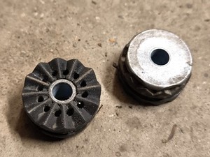 OE BMW 3er E90 E92 335i M3 Ölkühler Gummitülle Halterung SET