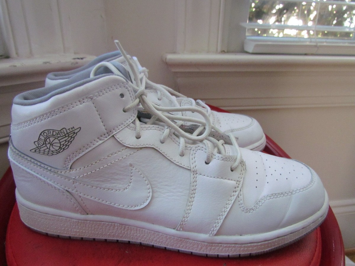 Nike Air Jordan 1 Mid Wolf Grey Men\'s Size 8.5 Basketball Shoes Retro OG‎ Amazon.com | Jordan 1 Retro High Element Gore-Tex Men main image 3
