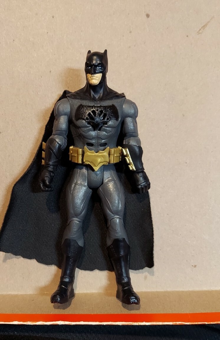 DC COMICS JUSTICE LEAGUE TALKING HEROES BATMAN FIGURE MATTEL SEE DESCRIPT. C105