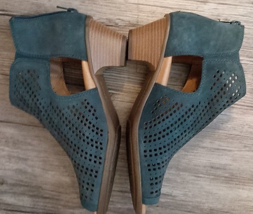 Earth Brand Peep Toe, Lazer Cut Moroccan Blue Taupe, Soft Suede Shorties Size 8M - Picture 2 of 6