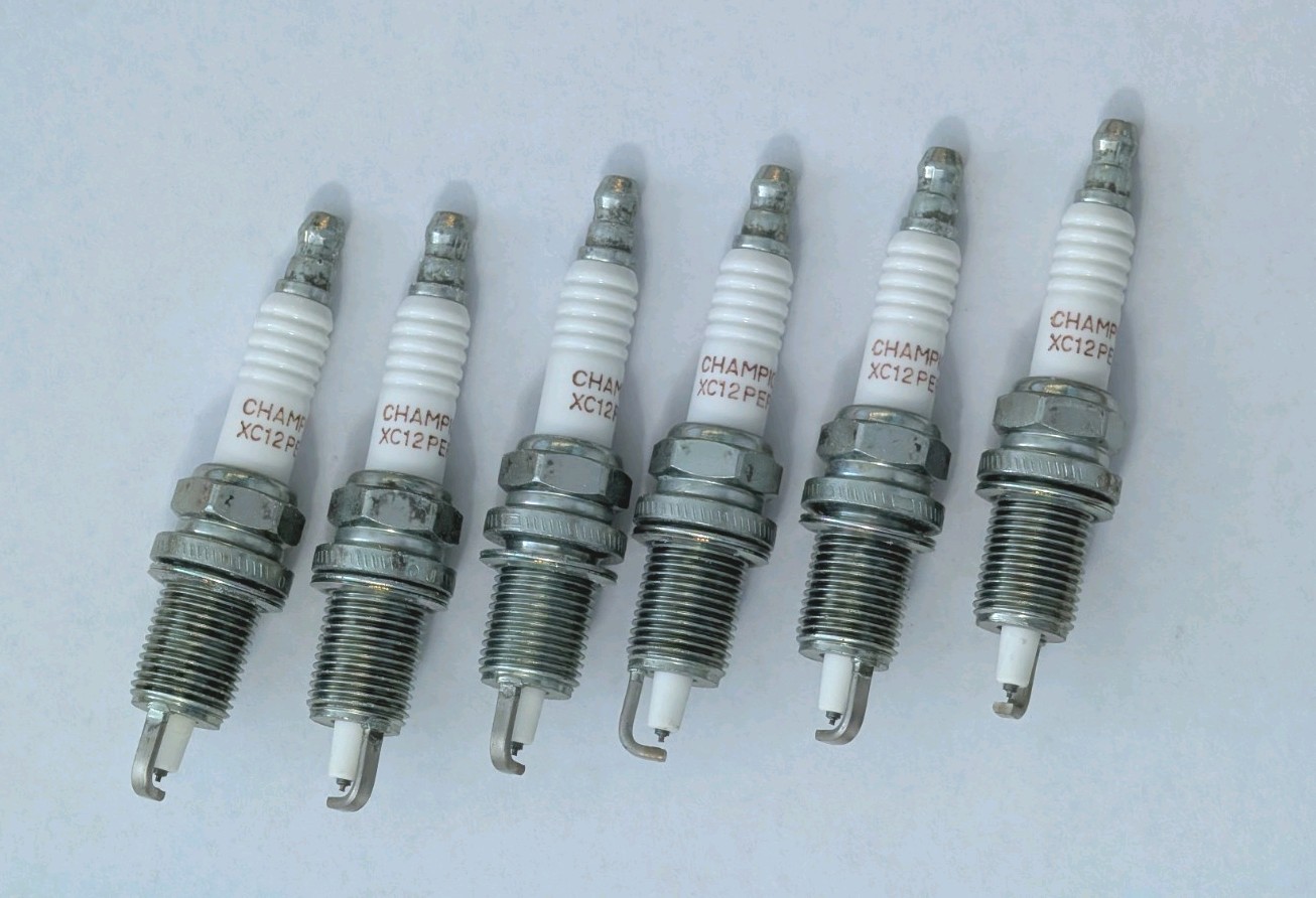 6 pack Genuine Champion Double Platinum Marine Spark Plugs XC12PEPB 955M