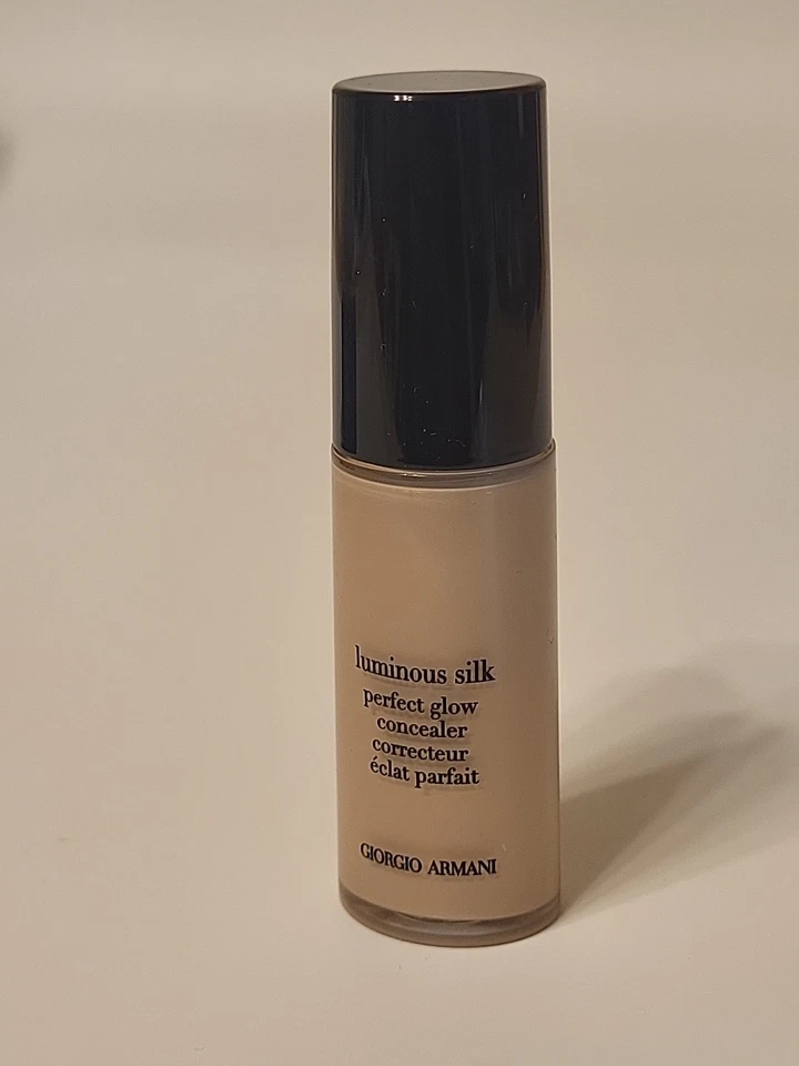Giorgio Armani Luminous Silk Perfect Glow Concealer #1.5 Open Box 0.40floz - Image 3 of 4