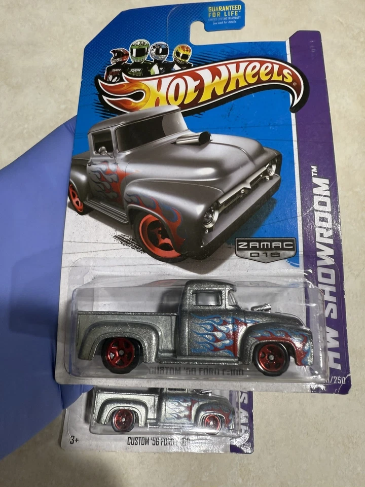 (2) Camioneta pickup Ford F-100 Hot Wheels Zamac Custom '56 Foto 2 de 4