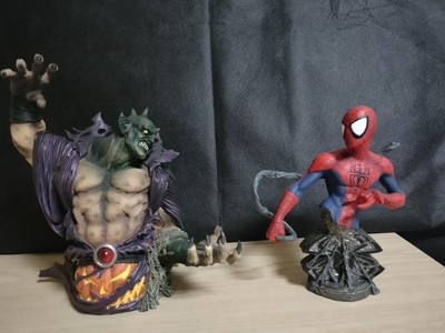 Marvel Spider-Man Ultimate Bust & Green Goblin Collectible Set -