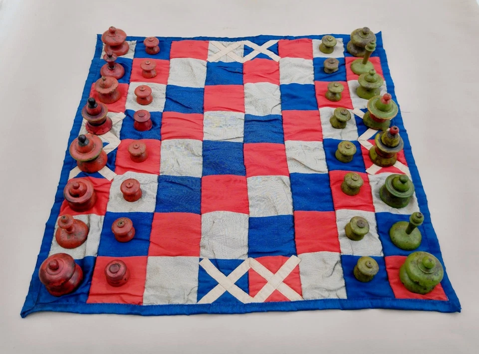 Vintage Indian Cloth base Game Chess with 32 piece Wooden Dices Collectible. - Image 4 of 4