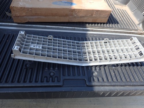 1978 Ford Fairmont grille, NOS! D8BZ-8200-A - Picture 7 of 10