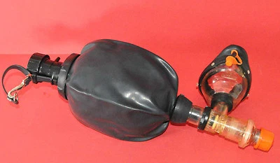 Ambu Beatmungsbeutel / Beutel / Mark III 3 inkl. Maske & Adapter / PEEP VALVE