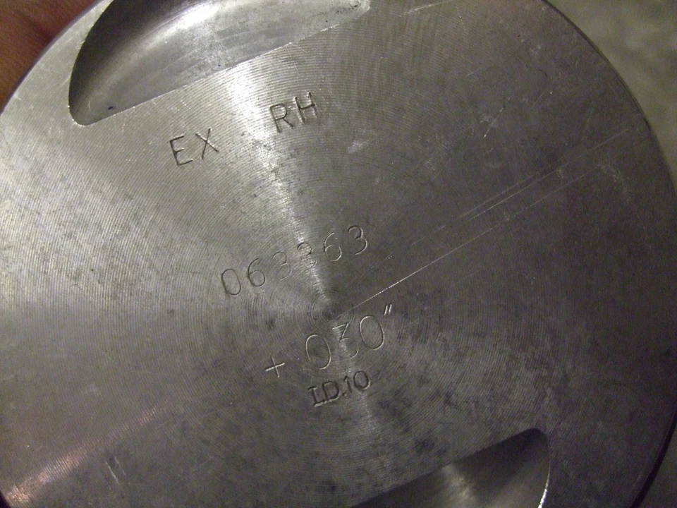 XK NORTON Commando COMBAT 750 pistões @ 030" NOS 06-3355 R Hand ONE only DEE070724 - Imagem 3 de 4