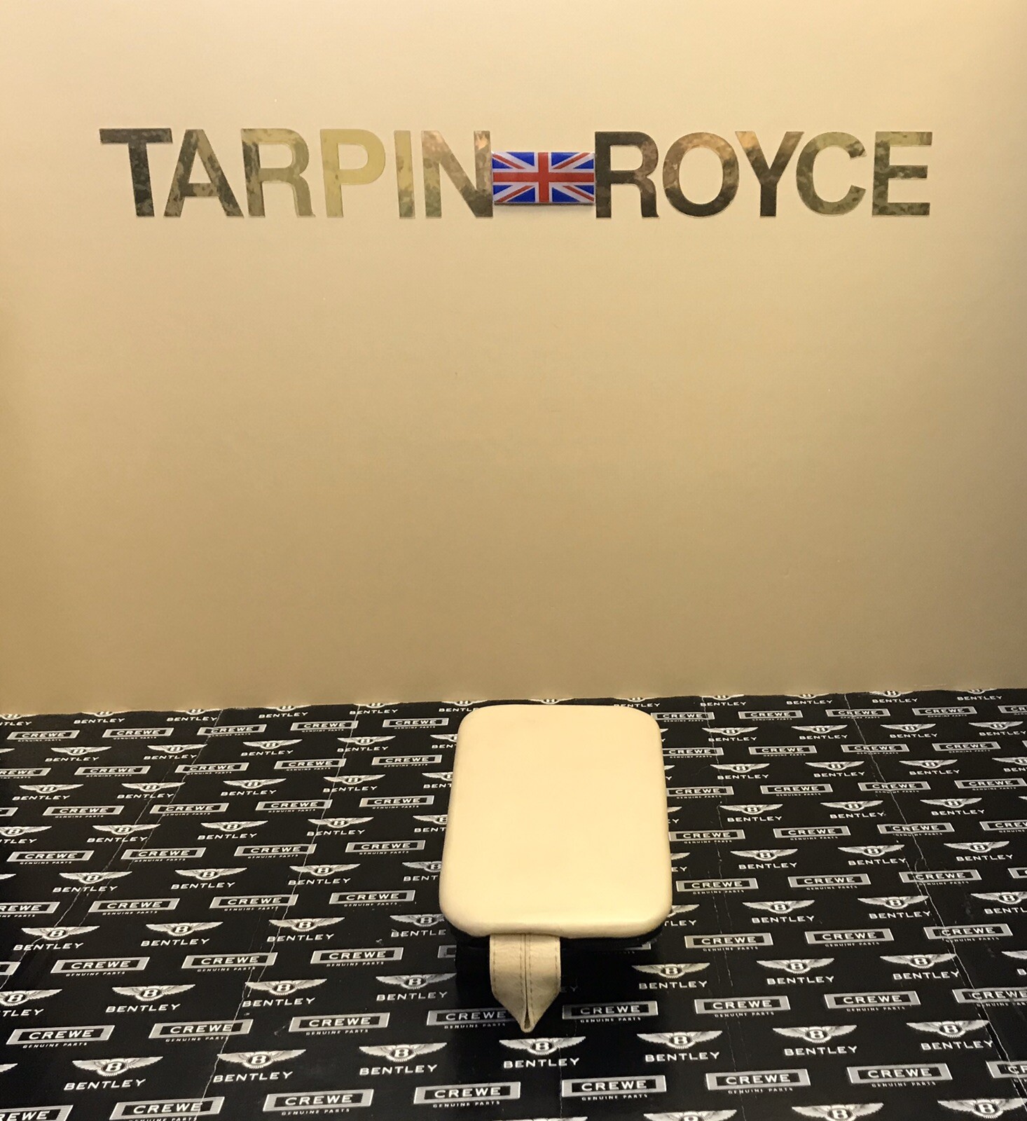 2000 Bentley Arnage Center Console Phone Holder. Rare And Hard To Find #BA-01