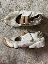 nike turtle toe trainers