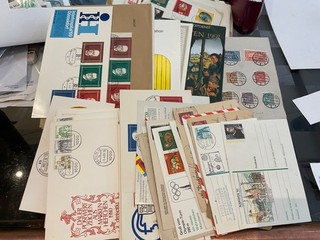 ALLEMAGNE ET BERLIN. 41 DOCUMENTS. LETTRES ENCARTS 1ers JOURS CARTES BEAU.