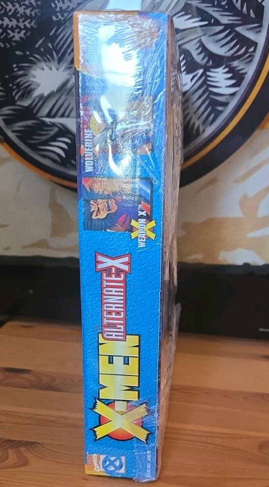 X-Men Alternate X Wolverine (Collector’s Key Chain Included) - Image 4 of 4