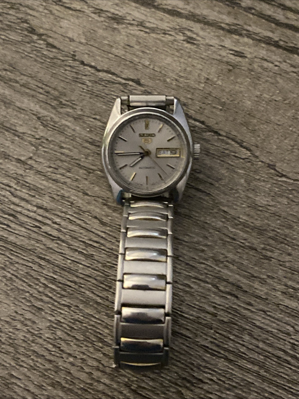 Seiko vintage wristwatch 5 automatic - VintageWatches.PK Seiko vintage wristwatch 5 automatic - vintagewatches.pk