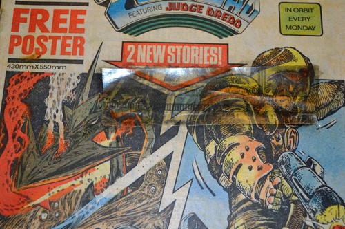 2000AD f/ Judge Dredd prog #335 including FREE GIFT JD Poster. - Picture 3 of 12
