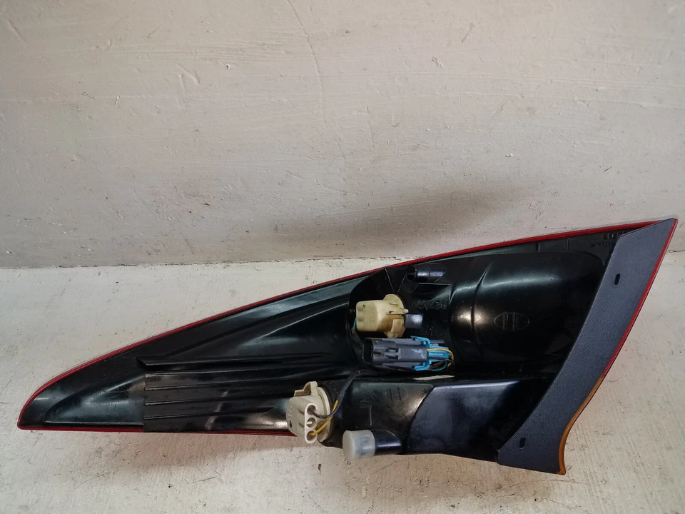 Conjunto de luz trasera izquierda Saturn SL1 2001-2002 2 puertas (M172) Foto 3 de 4