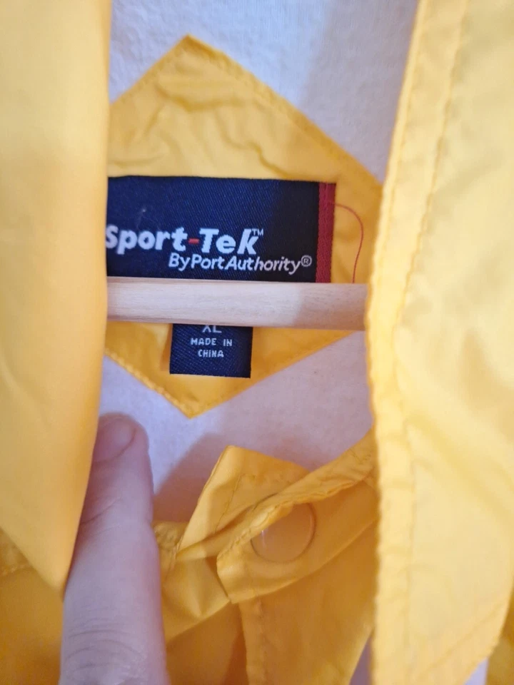 Chaqueta deportiva Tek amarilla insignia helicóptero de Oriente Medio cortavientos botón a presión Foto 3 de 4