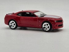 Auto World Deluxe Series 2010 Chevrolet Camaro Rsss Rubber Tires Opening Hood