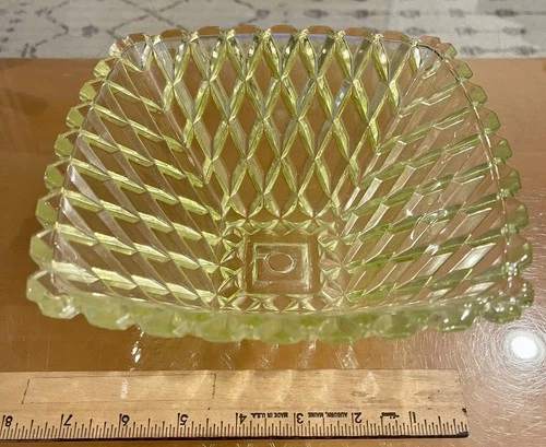 Vaseline Bright Valencia Yellow Glass Waffle Diamond Possibly Uranium Bowl Dish