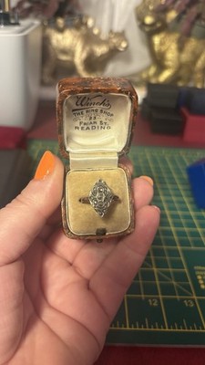 Wunderschöner antiker Ring 9 kt Gold und Silber mit Original Box Größe O.