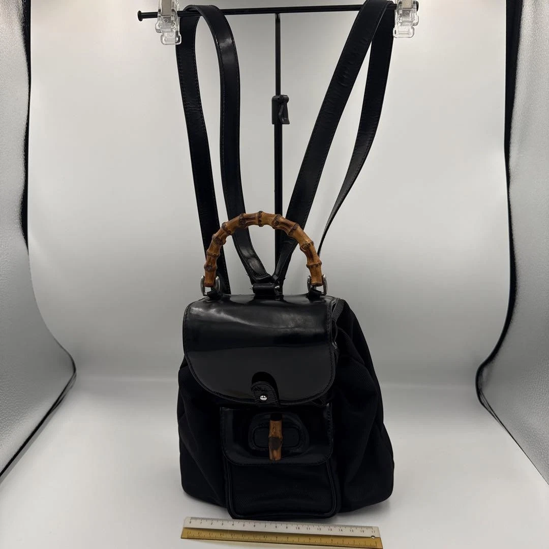 Gucci Mini zaino in pelle smaltata nera con manico in bambù