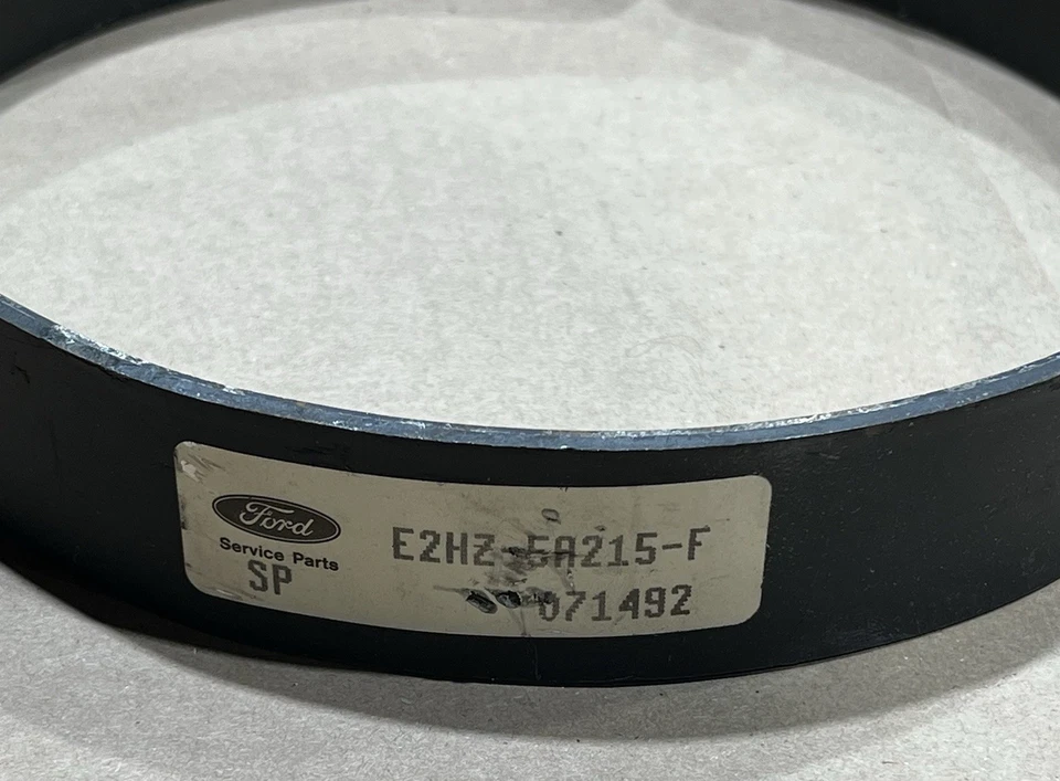Подлинный Ford E2HZ-5A215-F дизельный глушитель зажим вешалка кронштейн F700 F800 1987 новый из старых запасов - Изображение 2 из 4
