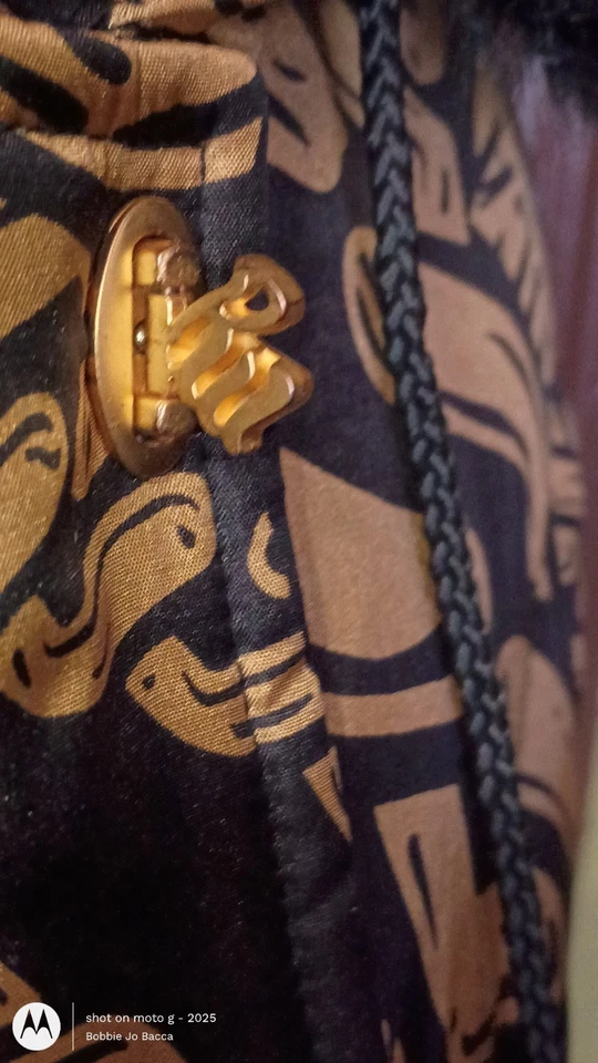 VTG. Y2K  AUTHENTIC ROCA WEAR PUFFER CROPPED JACKET FAUX FUR HOOD SZ. M - Image 3 of 4