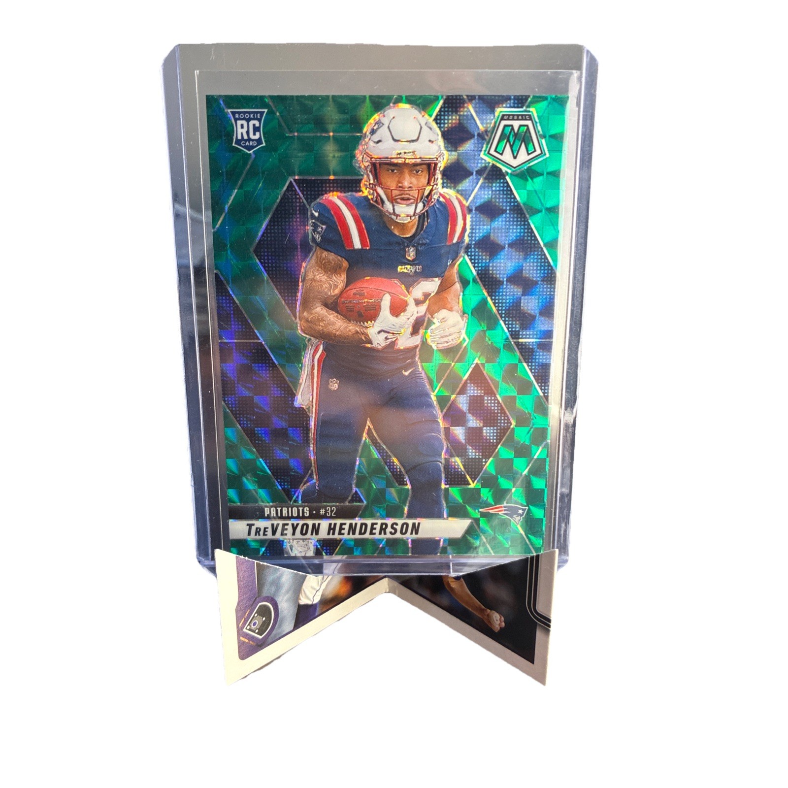 2025 Panini Mosaic Treveyon Henderson Green Mosaic Rookie Card #325 Patriots
