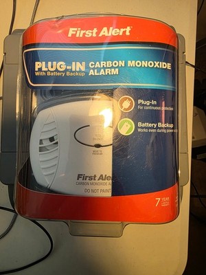 First Alert CO605 Carbon Monoxide Alarm Detector w/ 9 Volt Battery Included NEW