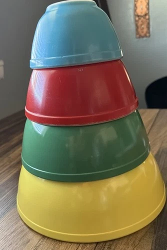 Pyrex Primary Colors Nesting Mixing Bowls Set Of 4 1940’s