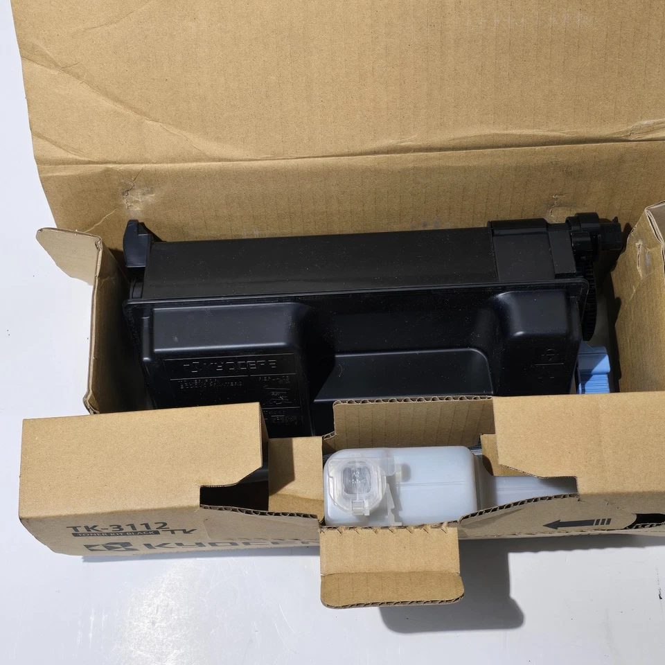 Impresora láser Kyocera FS-4100DN 2 bandejas de papel - Listo para imprimir con tóner adicional Foto 2 de 4