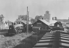 26AA055 2NDGEN NEG GRAND TRUNK RAILROAD DEPOT KINGSTON MI LOCO #5038 ca 1950s