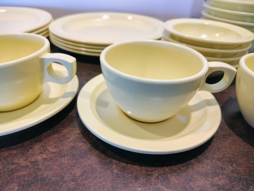 PROLON WARE YELLOW DISH SET - FLORENCE MASS - SERVICE FOR 4 - Picture 7 of 9