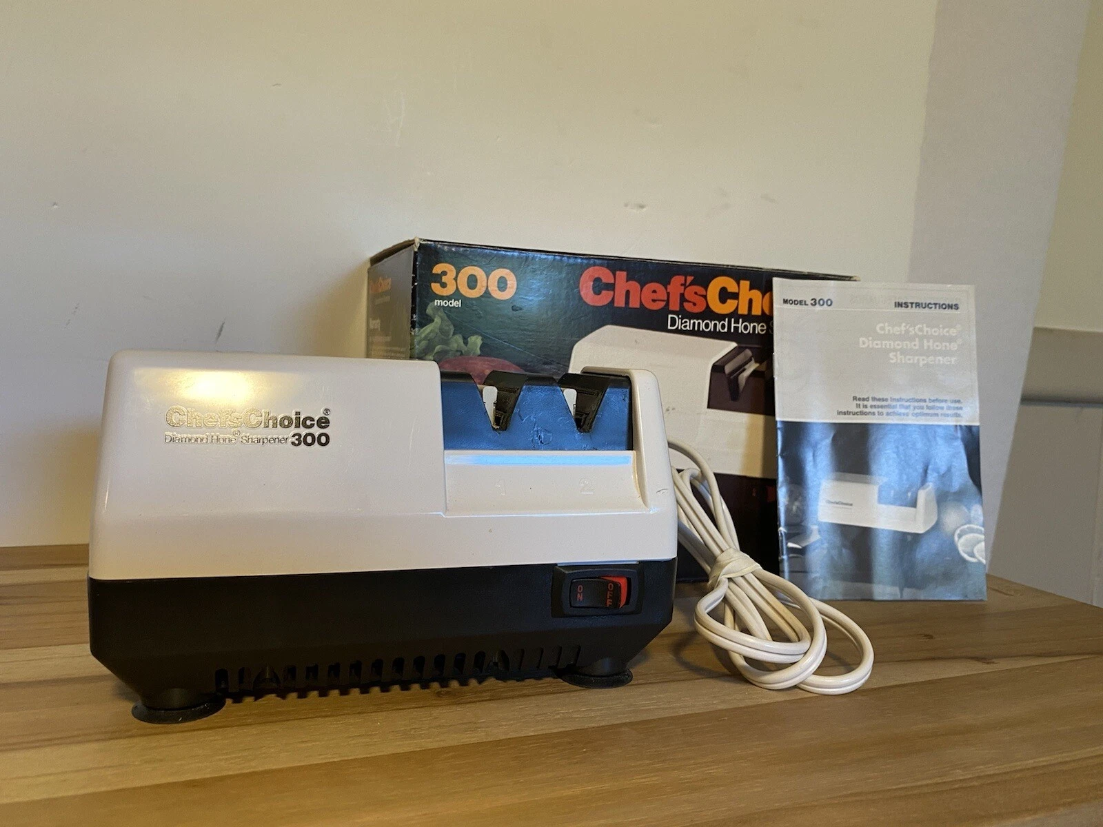 CHEFS CHOICE Model 300 Electric Diamond Hone Knife Sharpener w/Box & Instruction