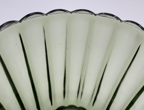 Vtg Green Planter with Scalloped Edge 5 3/8” Tall 5 1/2” Diameter - Picture 7 of 9