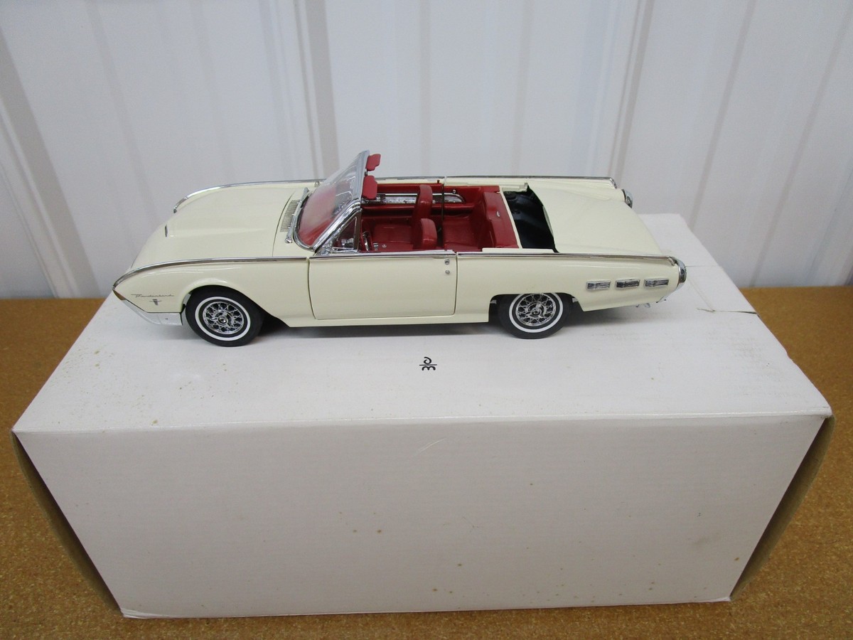 1962 Ford Thunderbird DANBURY MINT 1/24 diecast white car