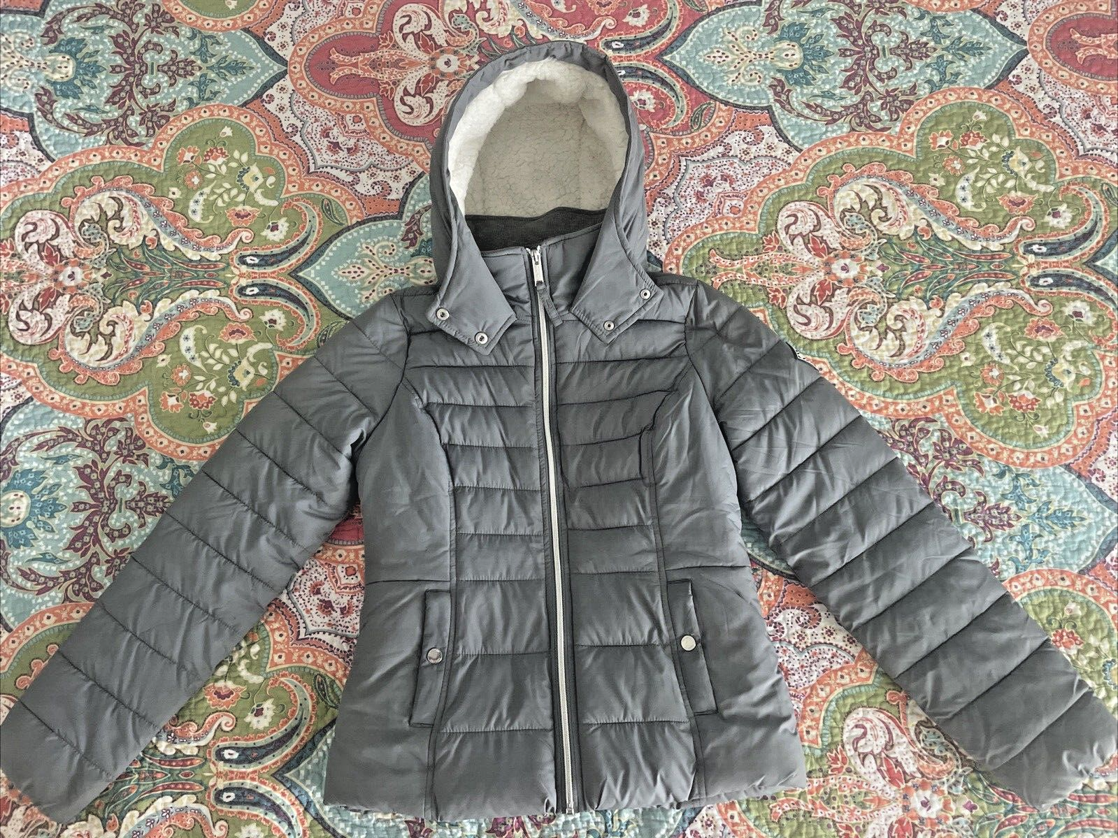Women's Gray/Cream Hollister 1922 California Puffer Jacket Zipper Closure SMALL